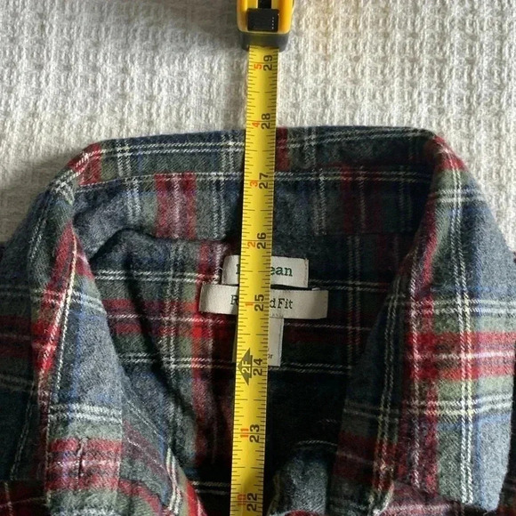 LL Bean relaxed fit flannel button down shirt - Picture 5 of 6